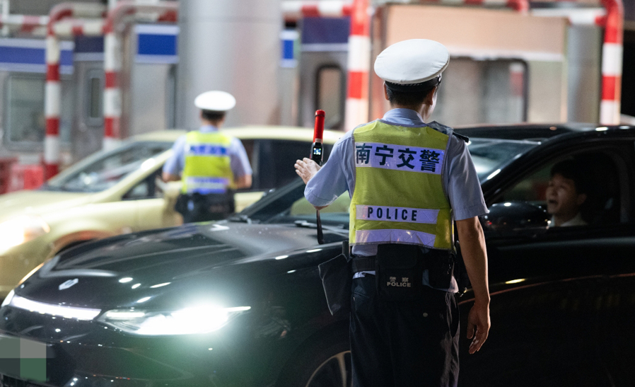 广西南宁交警大力开展夏季交通安全突出风险专项整治行动